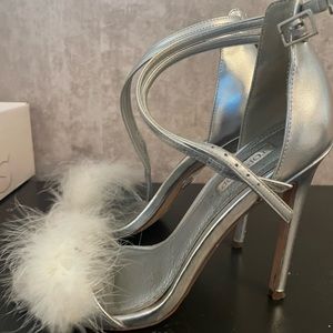 Top Shop Feather Sandal gently worn good condition . Super sexy !